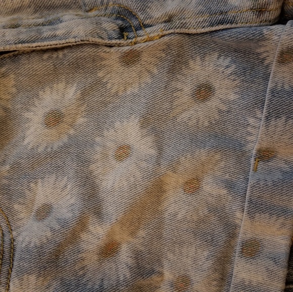 **SOLD**High Waisted Daisy Jean Shorts - Picture 3 of 5